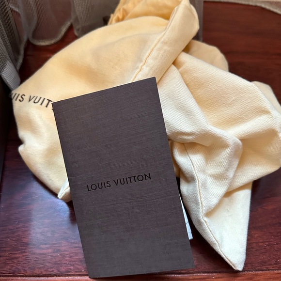 BRAND NEW LOUIS VUTTON Ballet flats - Picture 5 of 7